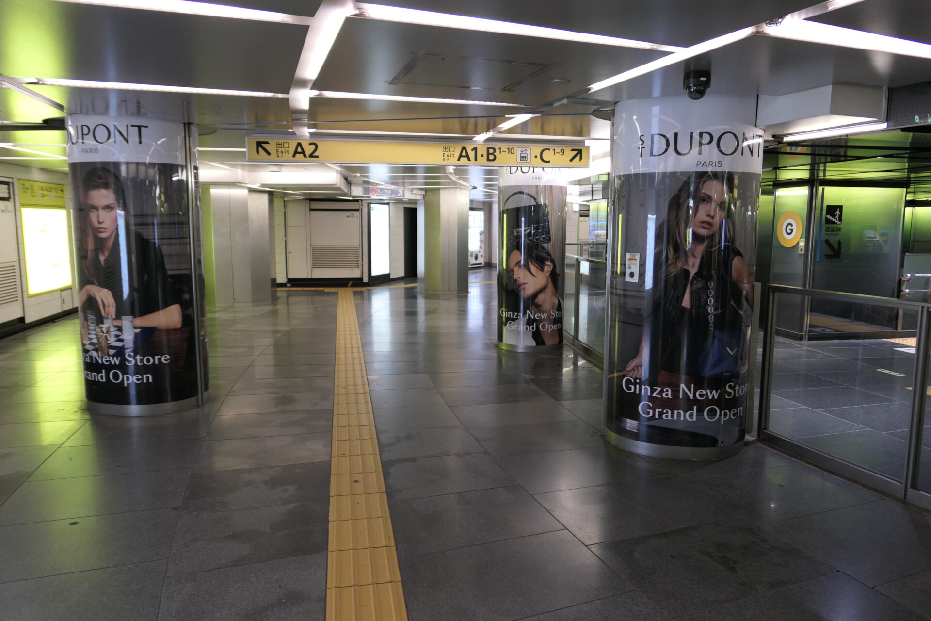 東京メトロ銀座臨時柱巻広告銀座四丁目エリア