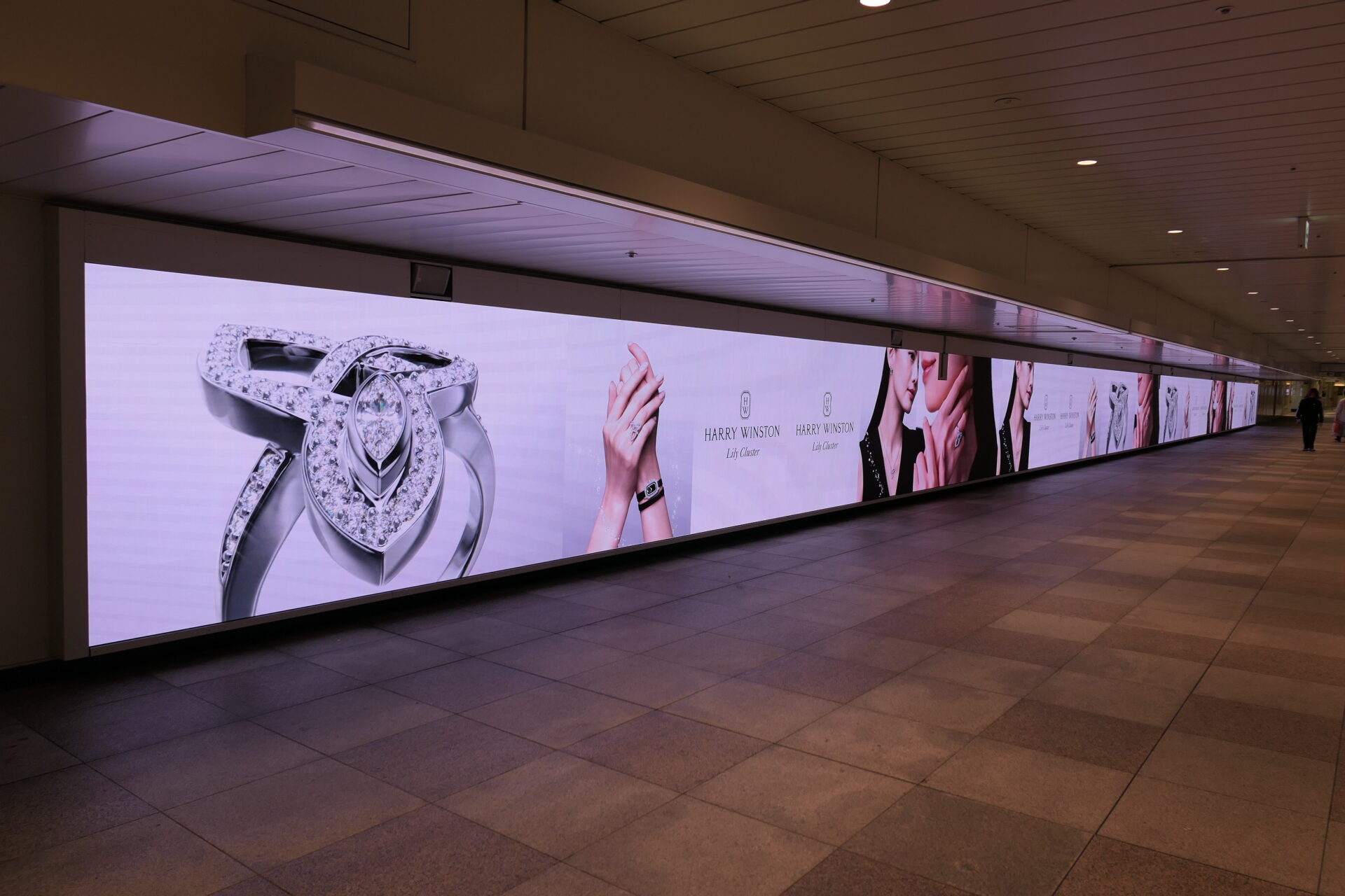 JR東日本 新宿ウォール456