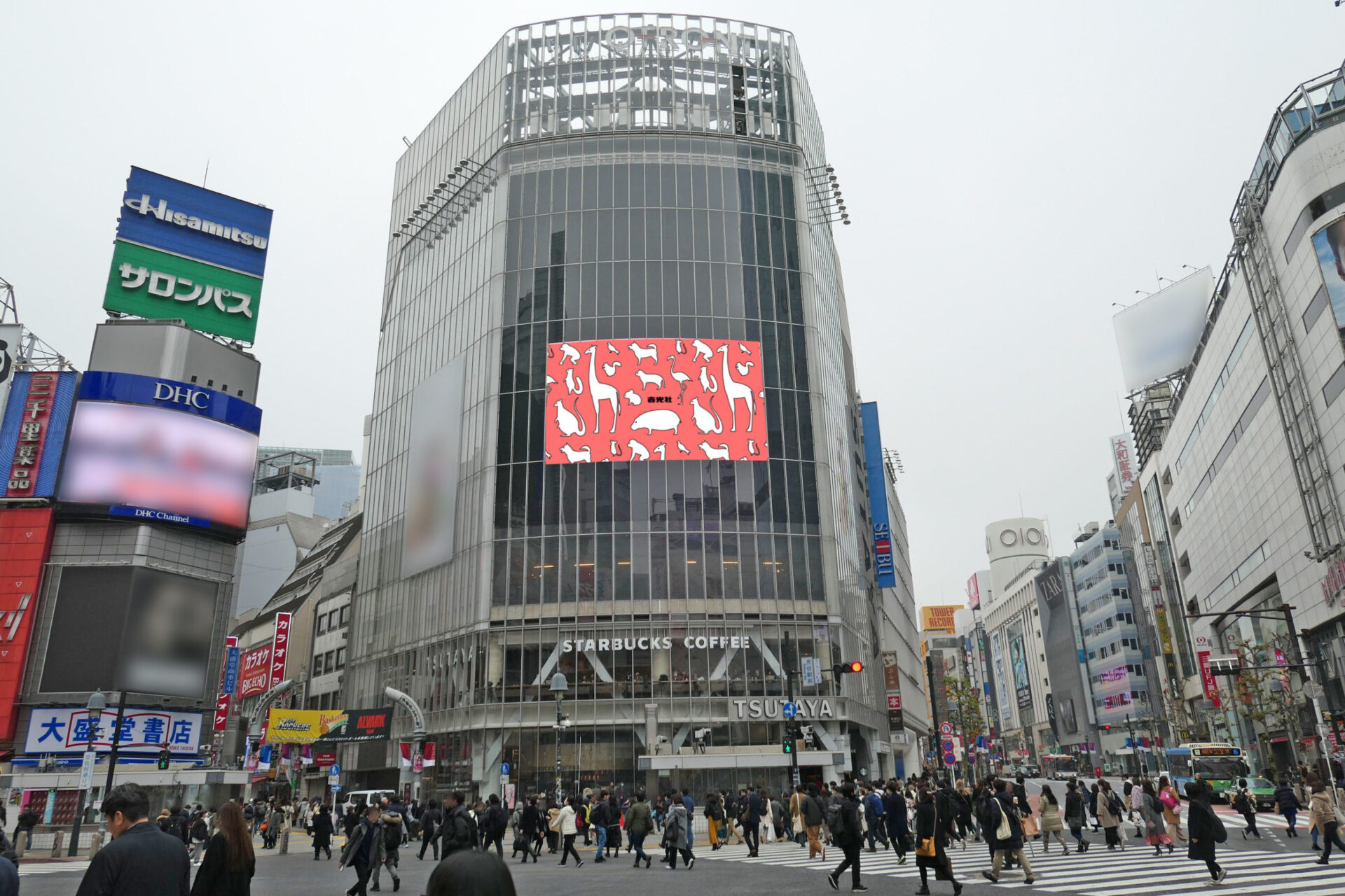 渋谷駅前QFRONTビル壁面に設置されている横型の大型デジタルサイネージ