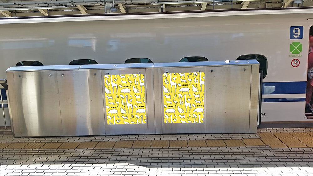 JR東海の東海道新幹線の6駅(東京・品川・新横浜・名古屋・京都・新大阪)のグリーン車乗車位置付近のホームドアに掲出される、シート広告