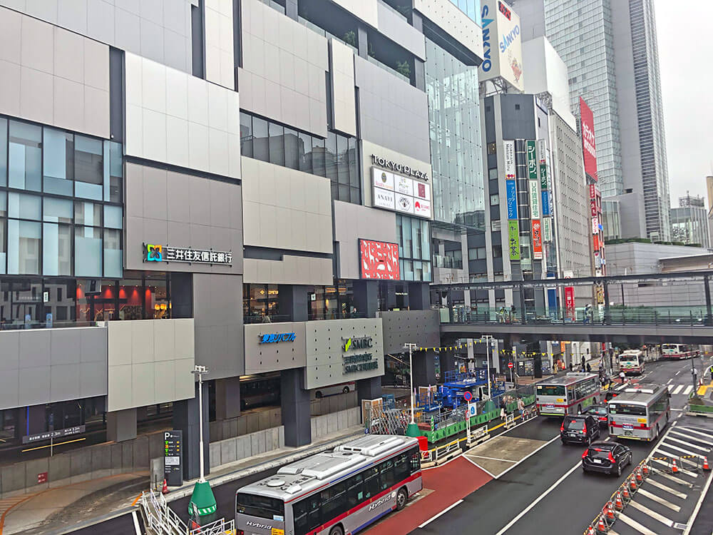 渋谷フクラス壁面に設置されている、視認・注目率ともに高い、大型デジタルサイネージセット媒体