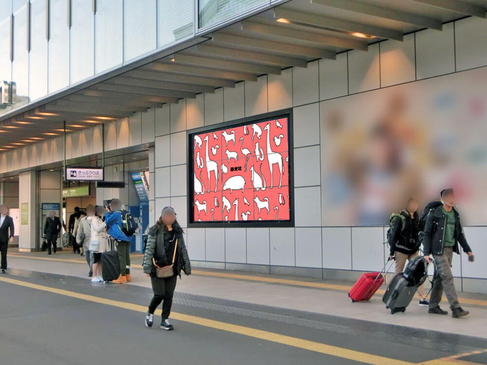 JR東日本新宿駅甲州街道改札脇にある、視認・注目率ともに高いヨコ型のデジタルサイネージ媒体