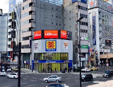 仙台駅バスプール前交差点LEDビジョン