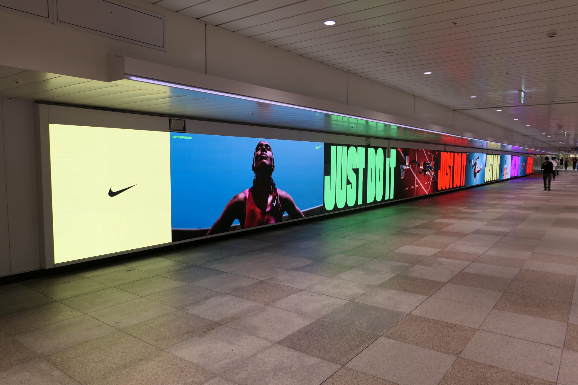 JR東日本_新宿ウォール456