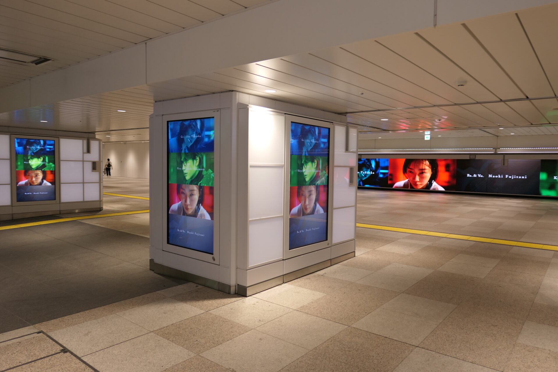 JR東日本_新宿JADビジョン東西自由通路＆新宿JADビジョン西改札 