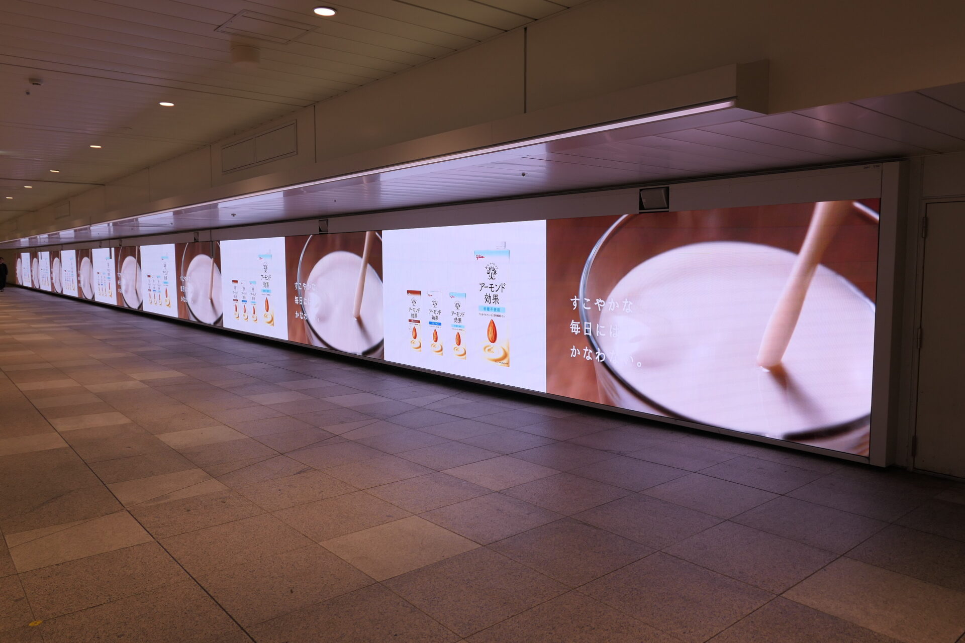 JR東日本_新宿ウォール456