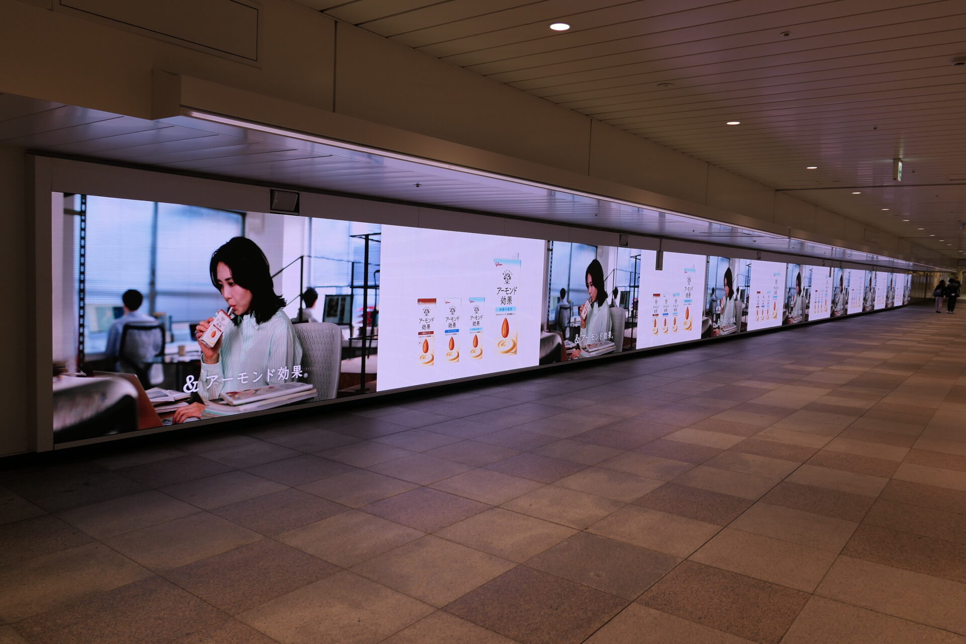 JR東日本_新宿ウォール456