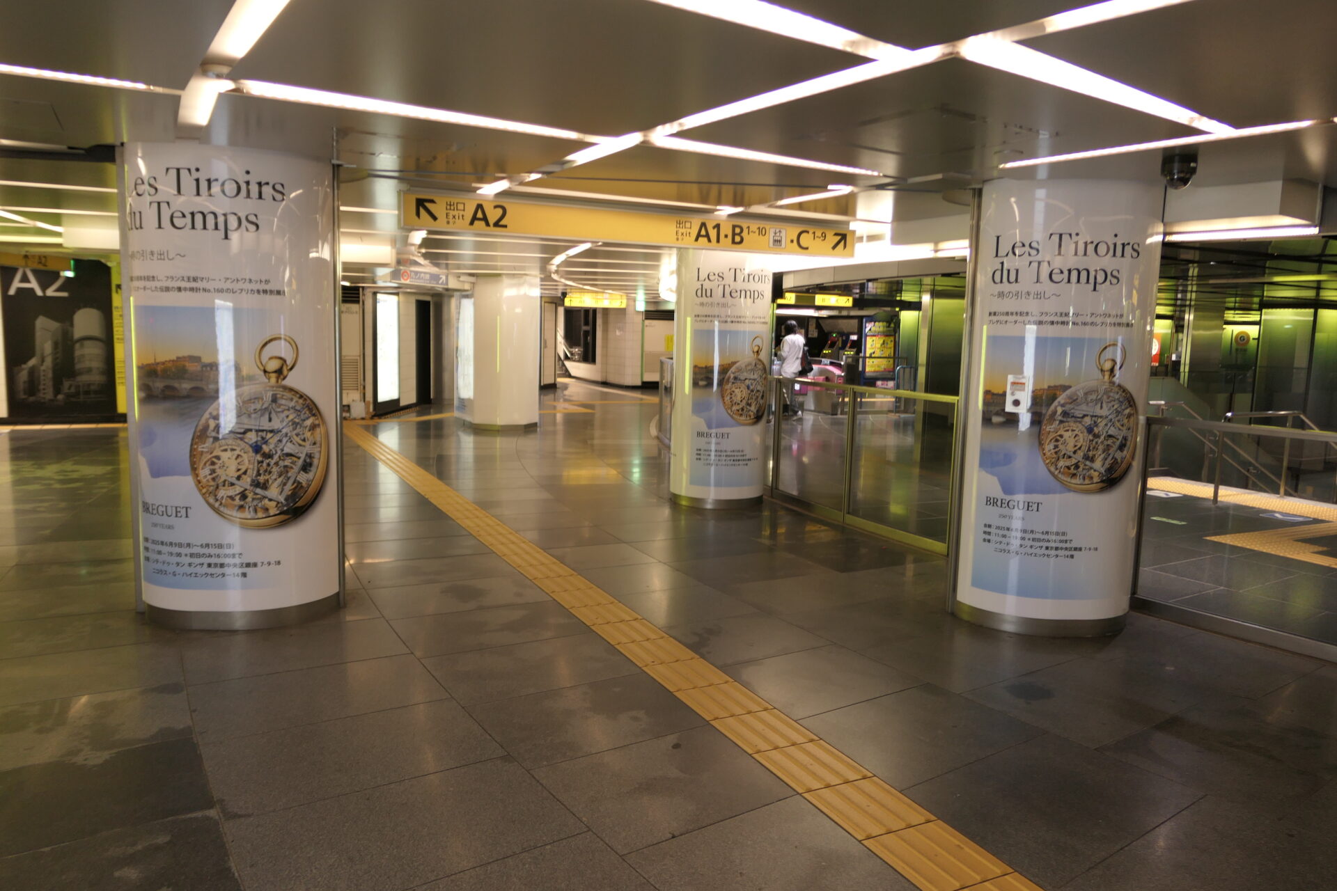 東京メトロ_銀座臨時柱巻広告銀座四丁目エリア