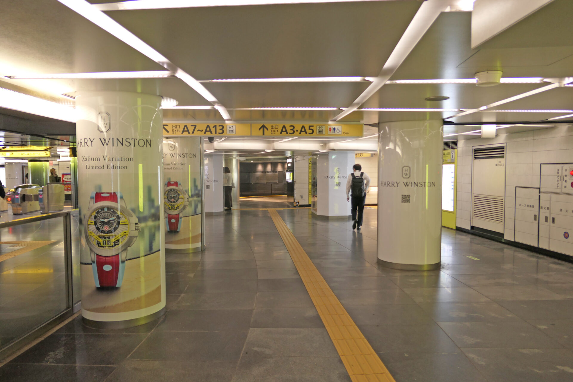 東京メトロ_銀座臨時柱巻広告銀座四丁目エリア