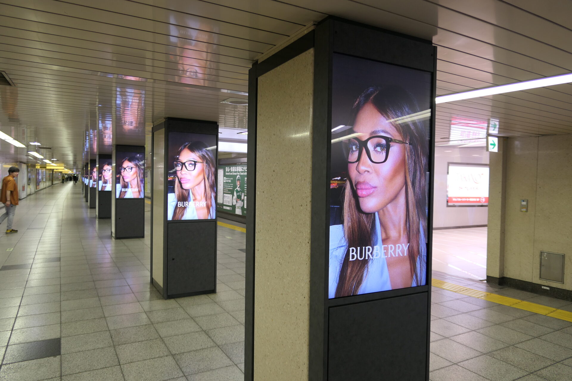東京メトロ新宿三丁目MCV新宿駅方面通路