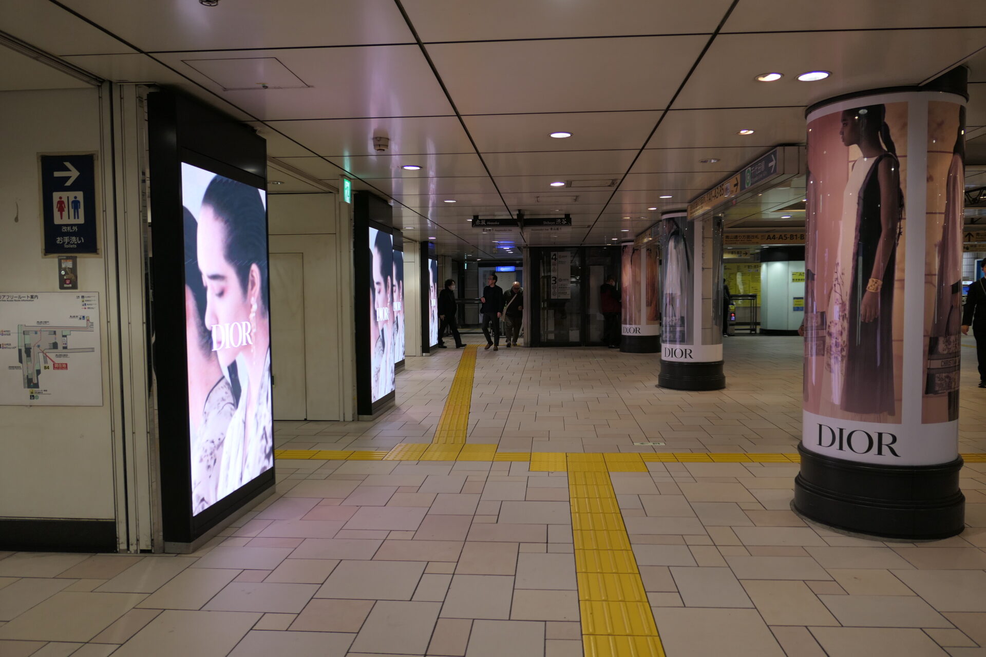 東京メトロ表参道MCV単駅ジャック表参道