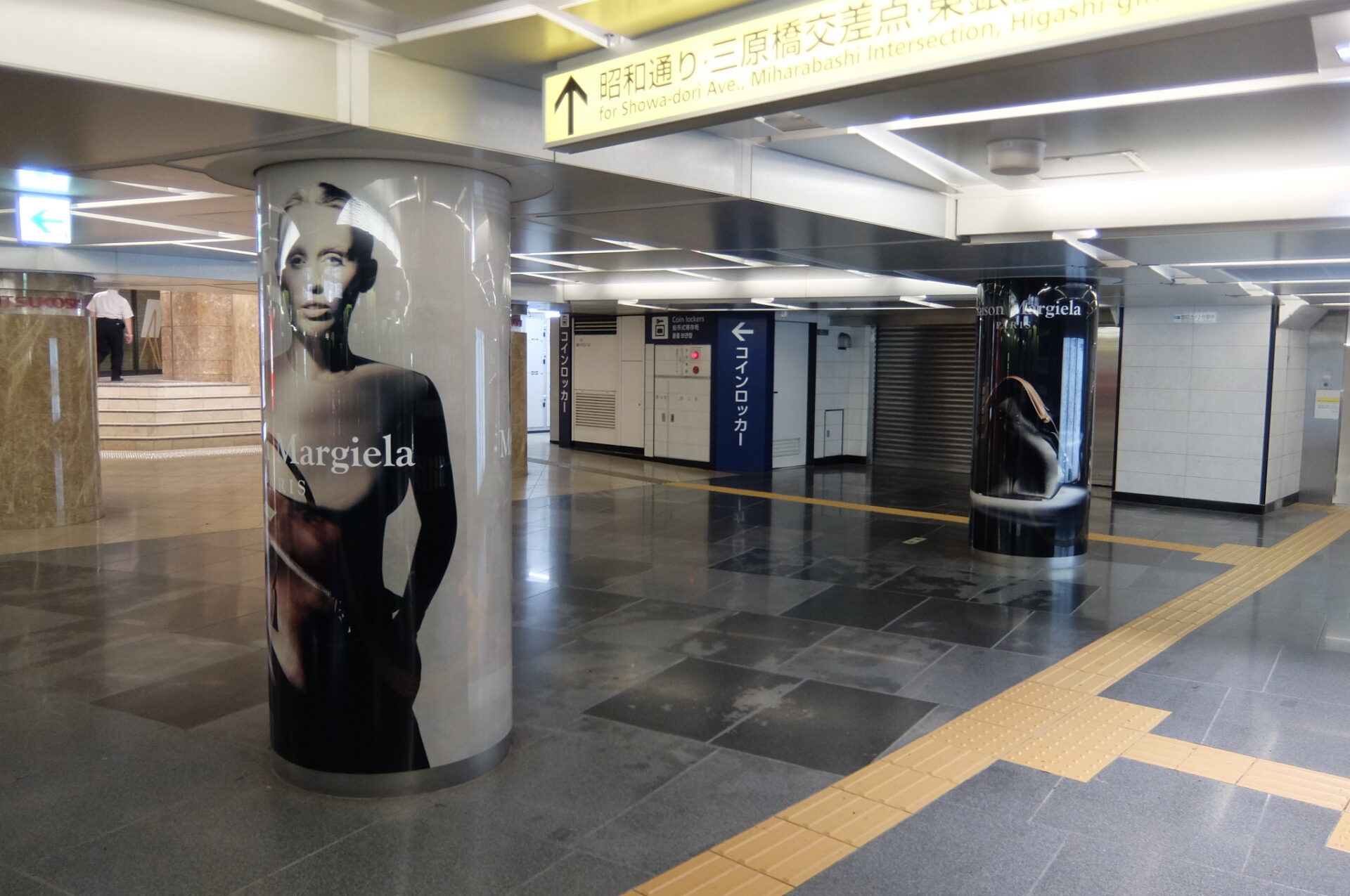 東京メトロ_銀座臨時柱巻広告銀座四丁目エリア