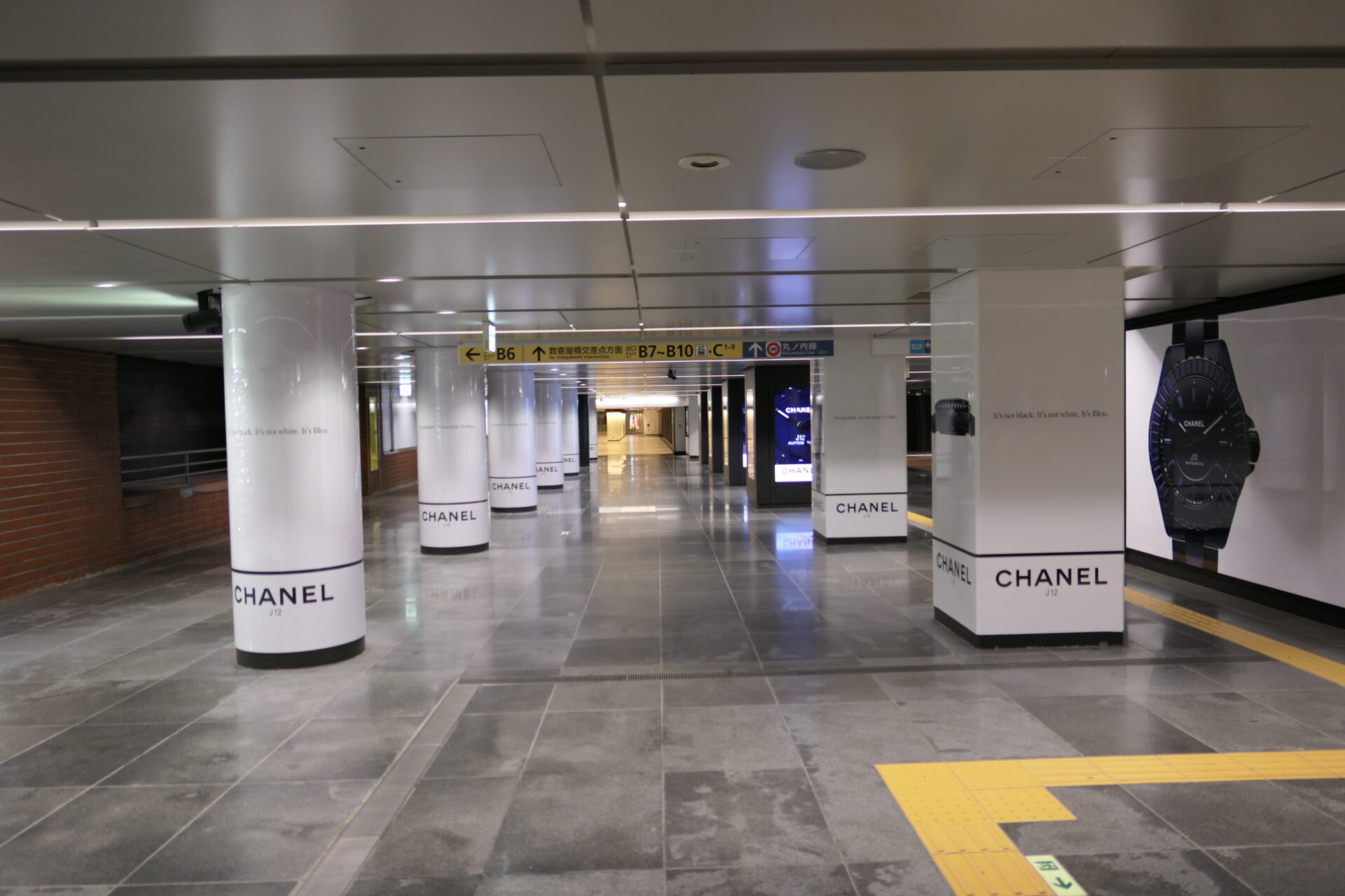 東京メトロ銀座臨時柱巻広告MCVエリア