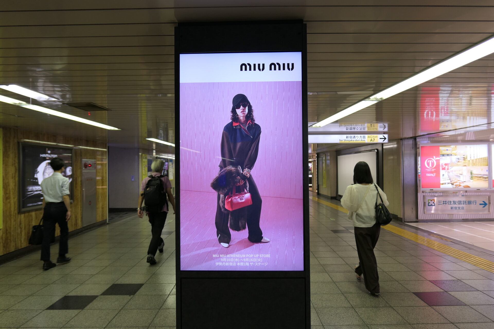 東京メトロ_新宿三丁目MCV新宿駅方面通路