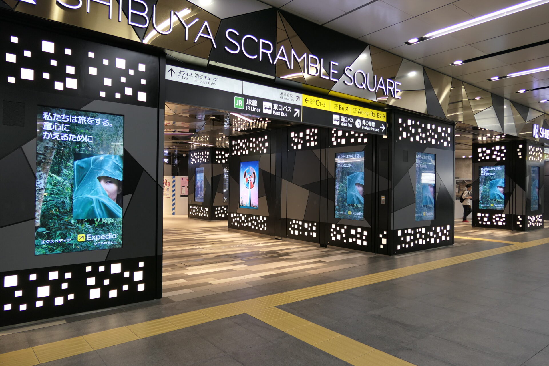東急_東横線渋谷TOQサイネージピラー渋谷スクランブルスクエア前