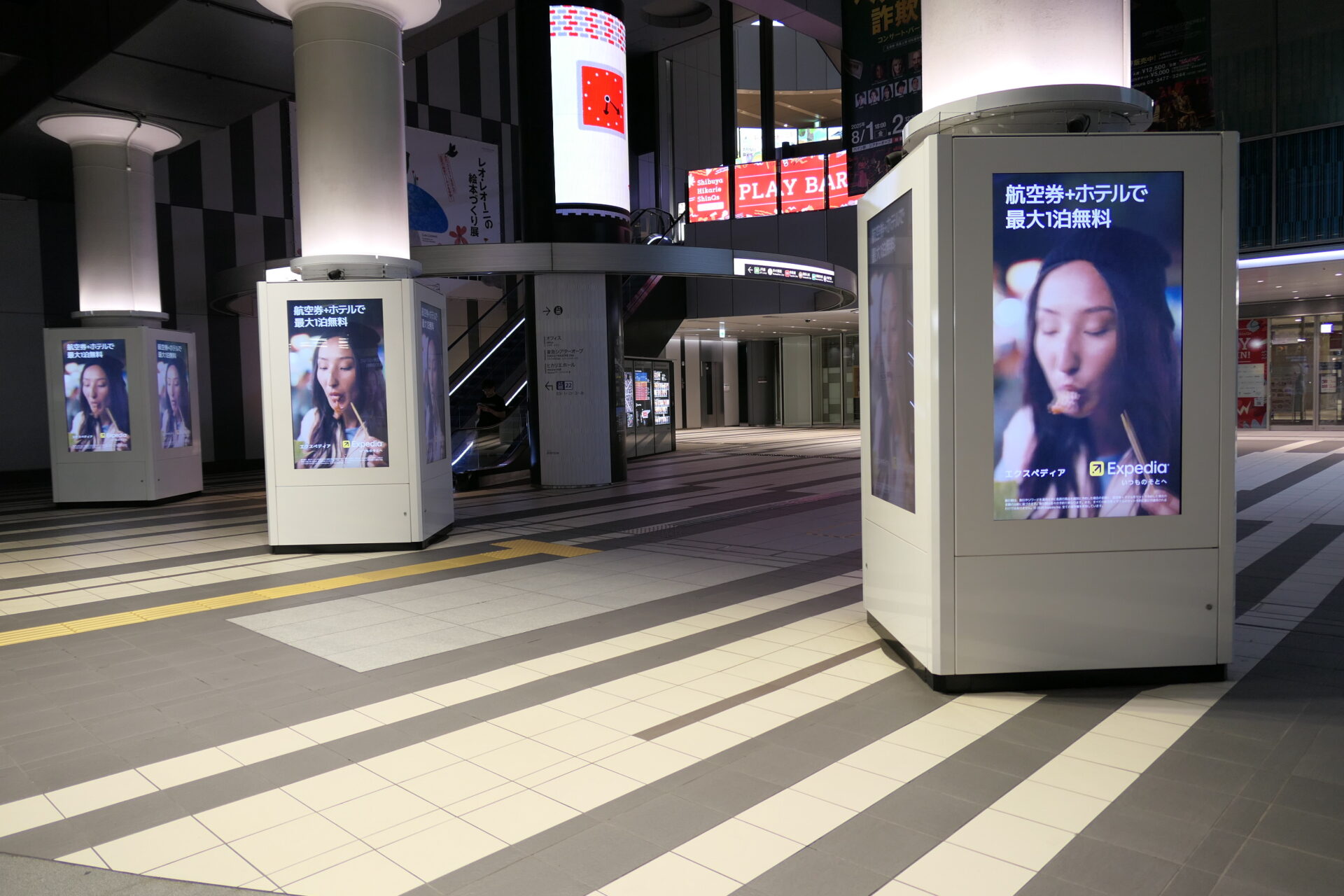 東急_東横線渋谷TOQサイネージピラーヒカリエ改札前