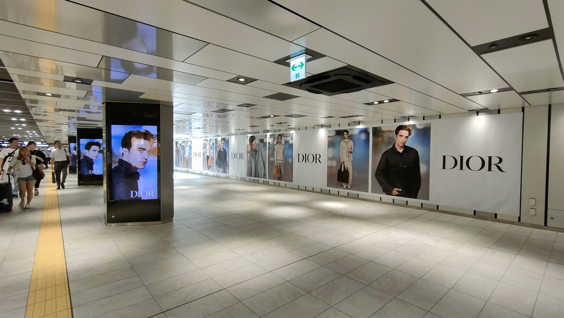 大阪駅前地下道媒体