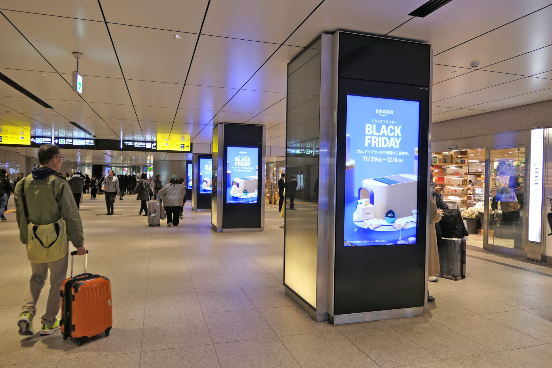 J・ADビジョン東京駅丸の内地下連絡通路