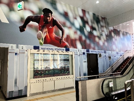 外苑前駅臨時広告