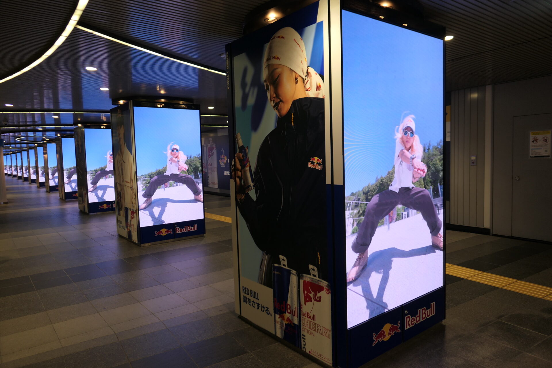 東京メトロ渋谷55ストリートビジョンラッピング＋柱巻