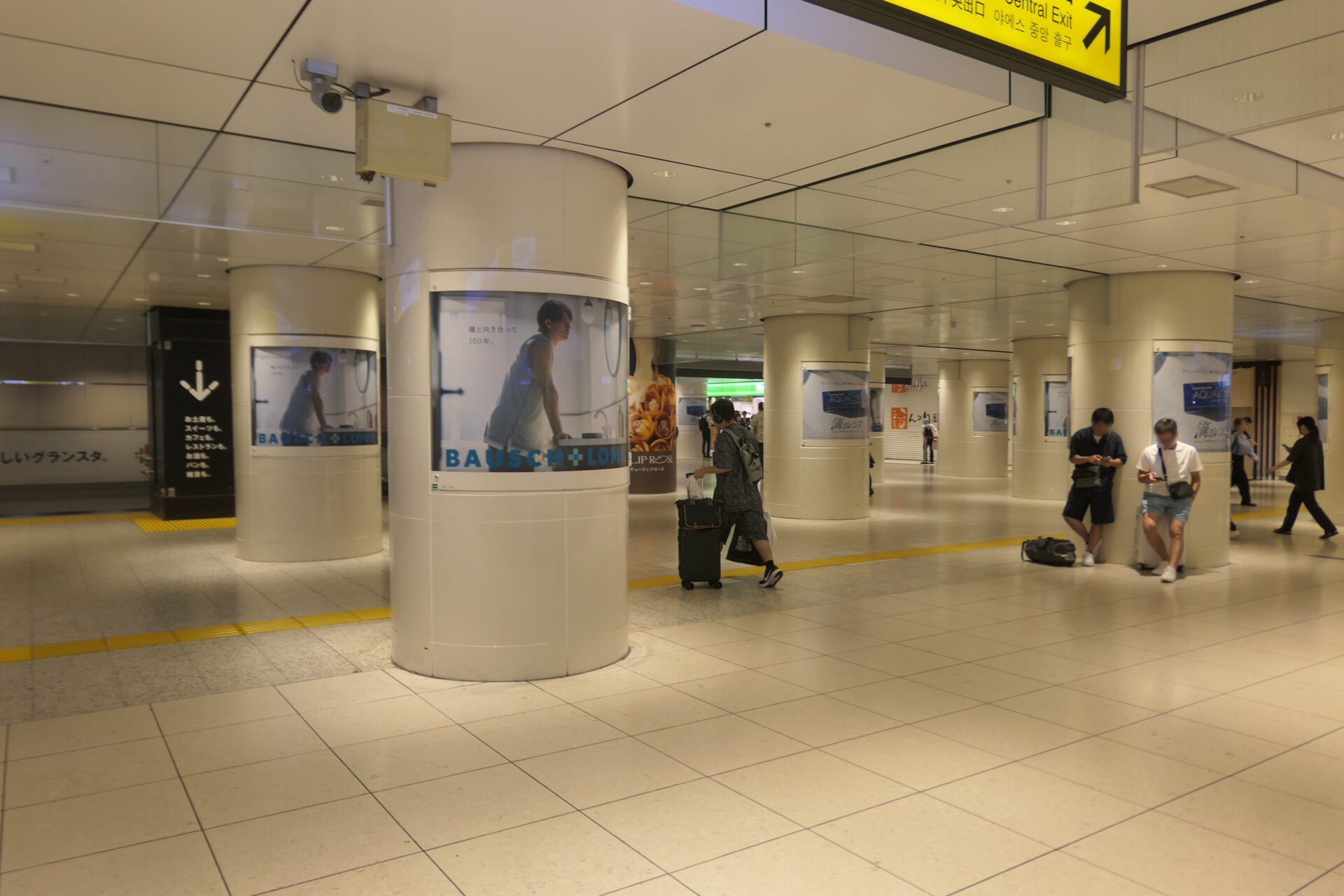 JR東京駅新幹線乗り換え口前ポスタージャック