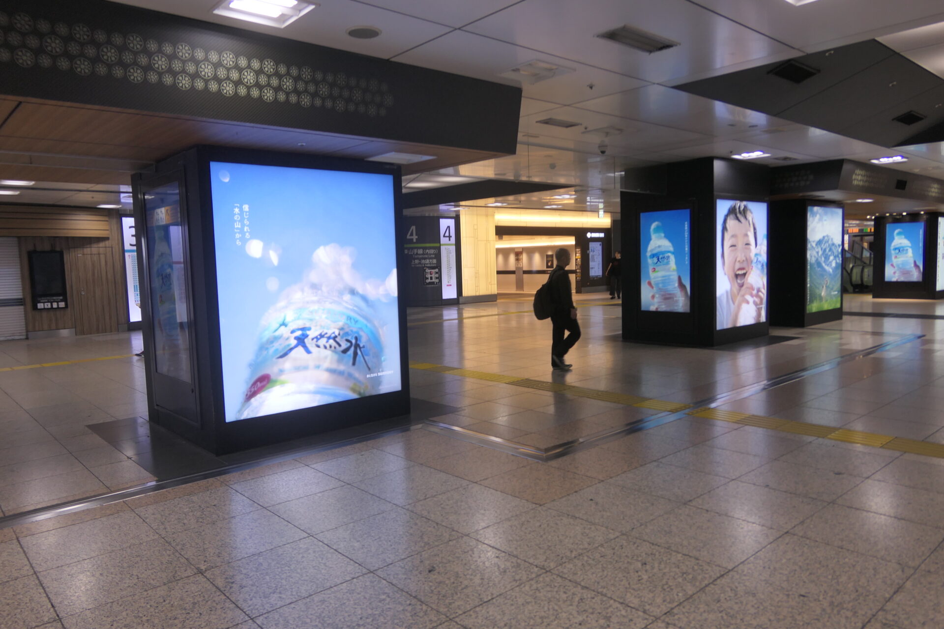 JR東京駅中央通路ジャック