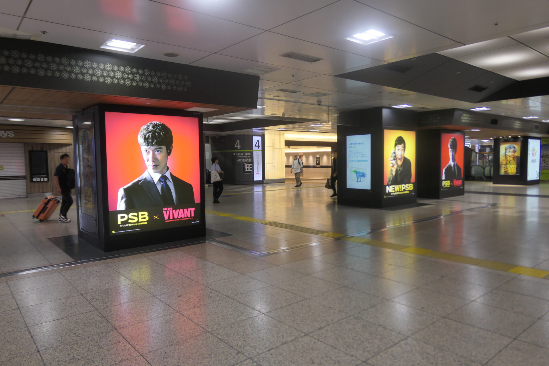 JR東京駅中央通路ジャック