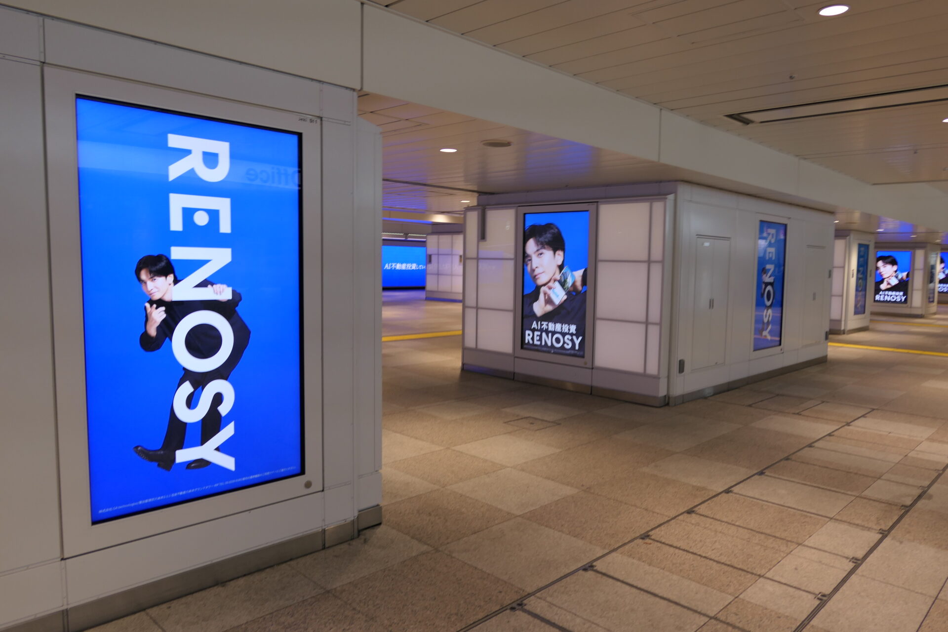 JR東日本新宿JADビジョン東西自由通路＆新宿JADビジョン西改札