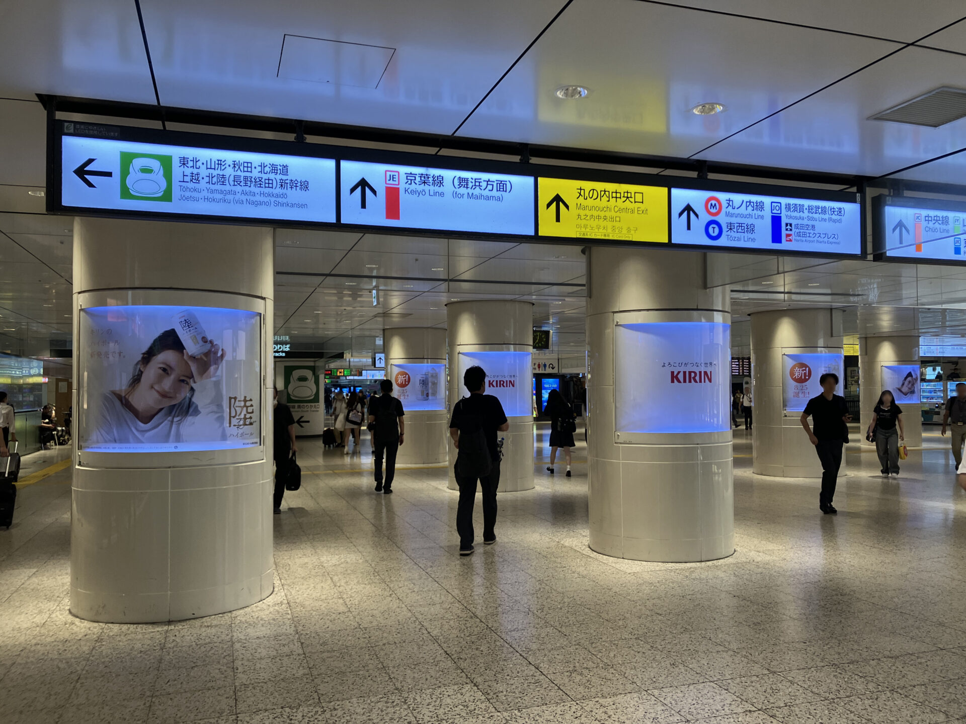 JR東京駅新幹線乗り換え口前ポスタージャック