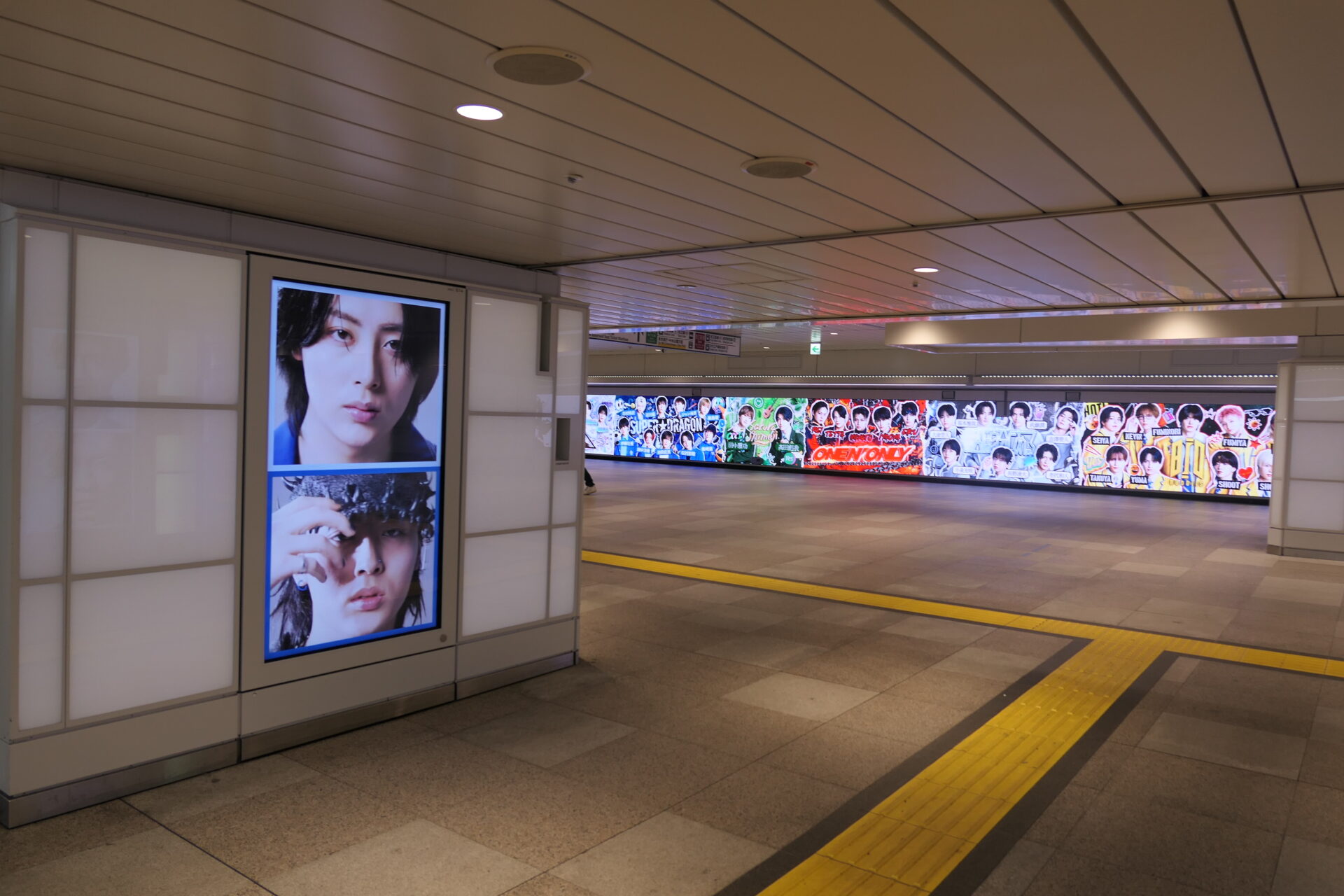 JR東日本新宿JADビジョン東西自由通路＆新宿JADビジョン西改札