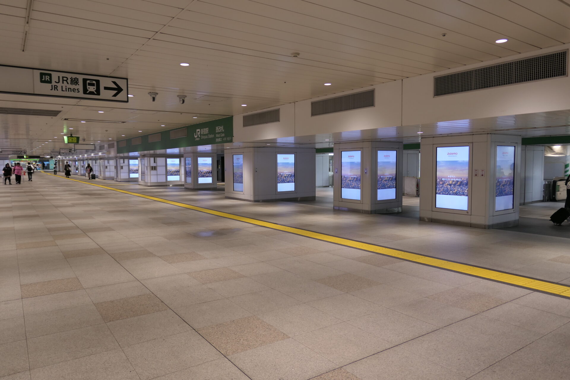 JR東日本新宿JADビジョン東西自由通路＆新宿JADビジョン西改札