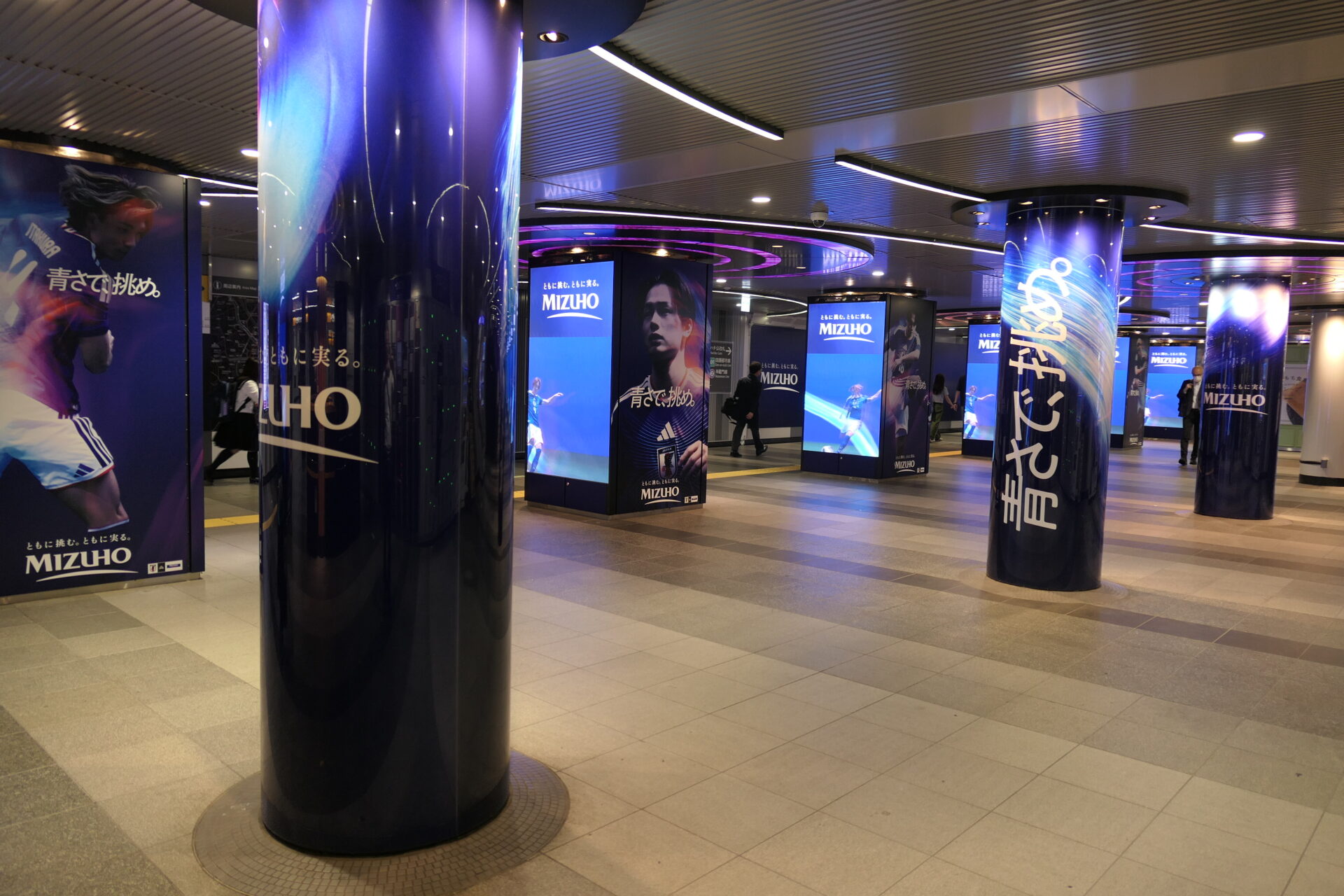 東京メトロ渋谷55ストリートビジョンラッピング＋柱巻