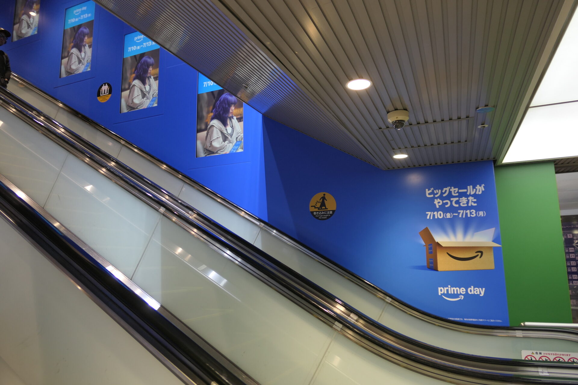東急田都渋谷駅階段壁面サイネージラッピング＋渋谷7番ボード