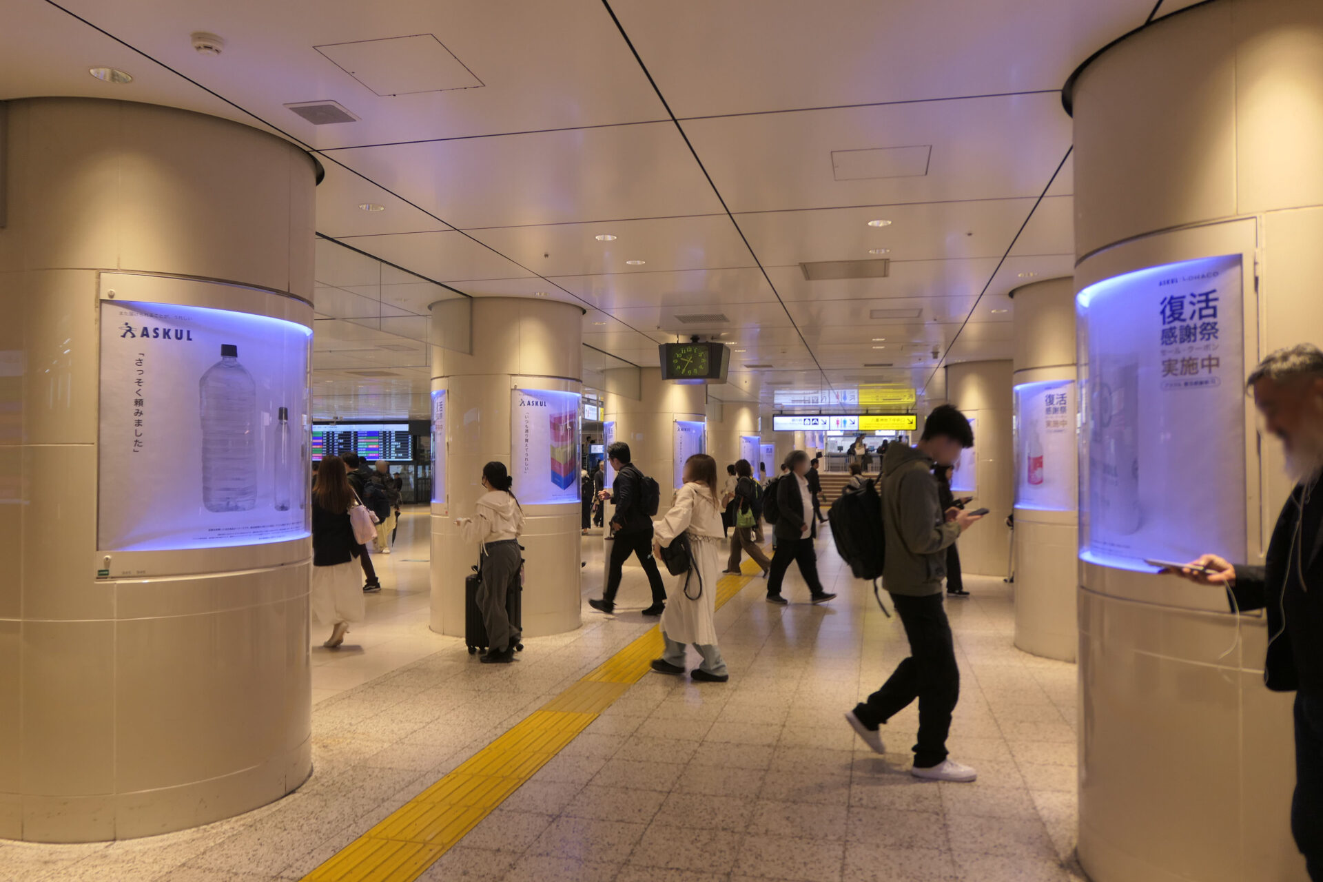 JR東京駅新幹線乗り換え口前ポスタージャック
