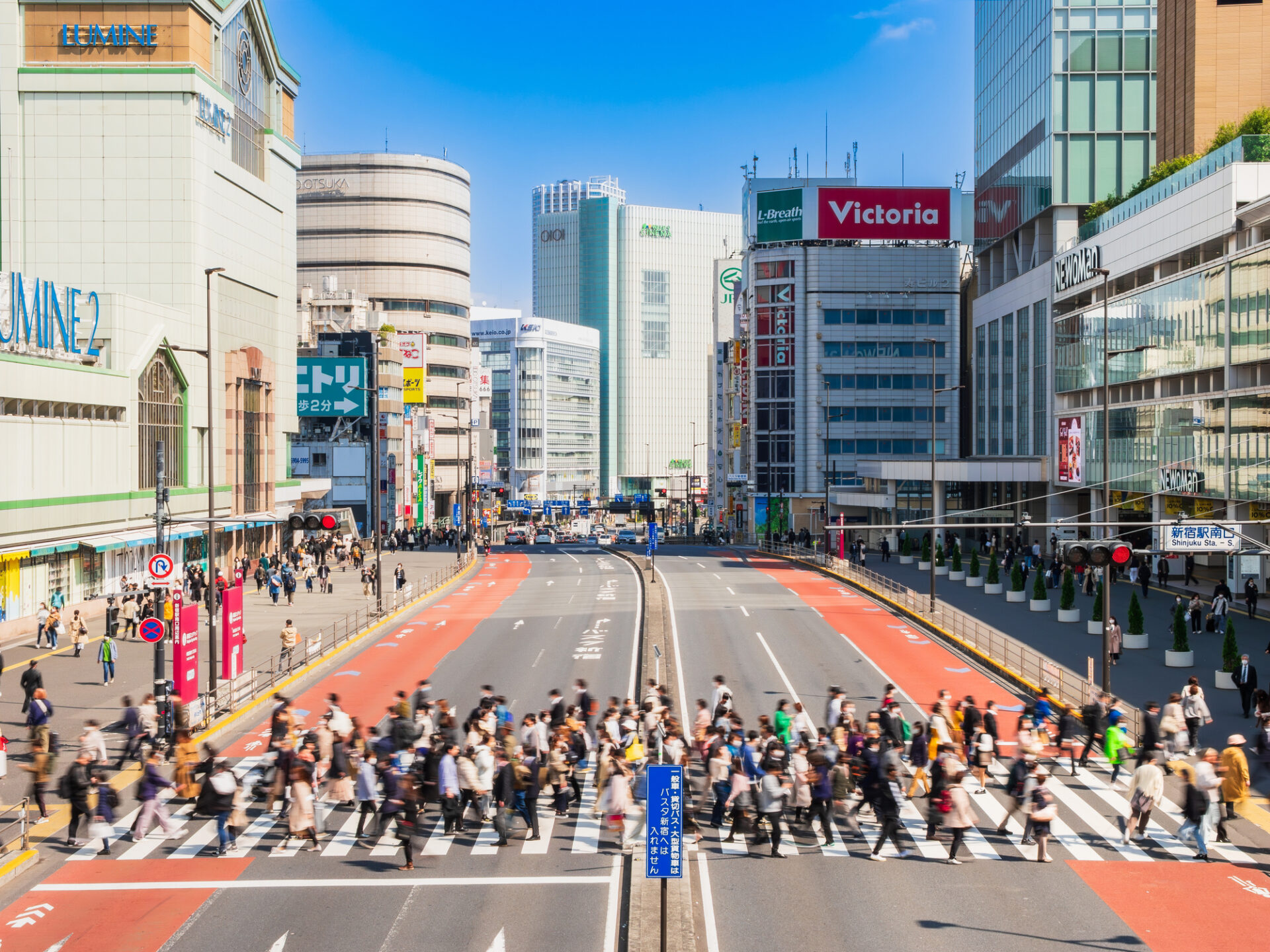 JR東日本新宿駅前交差点