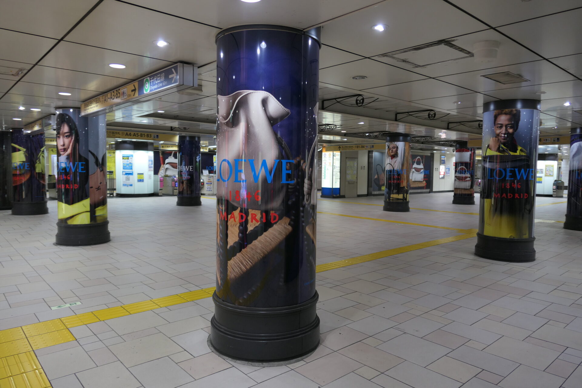 東京メトロ表参道柱巻