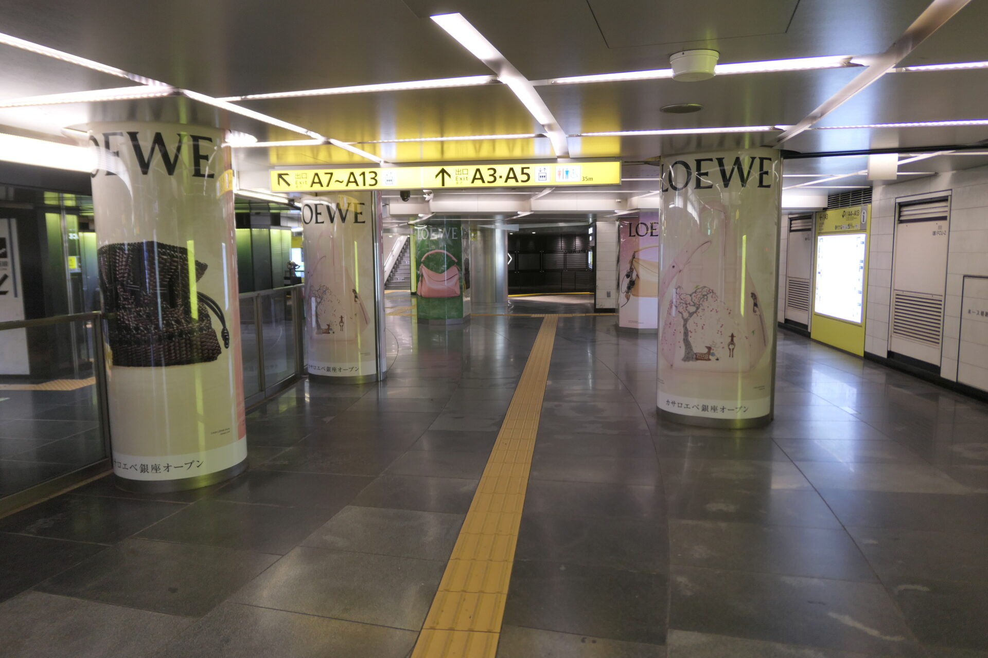 東京メトロ_銀座臨時柱巻広告銀座四丁目エリア