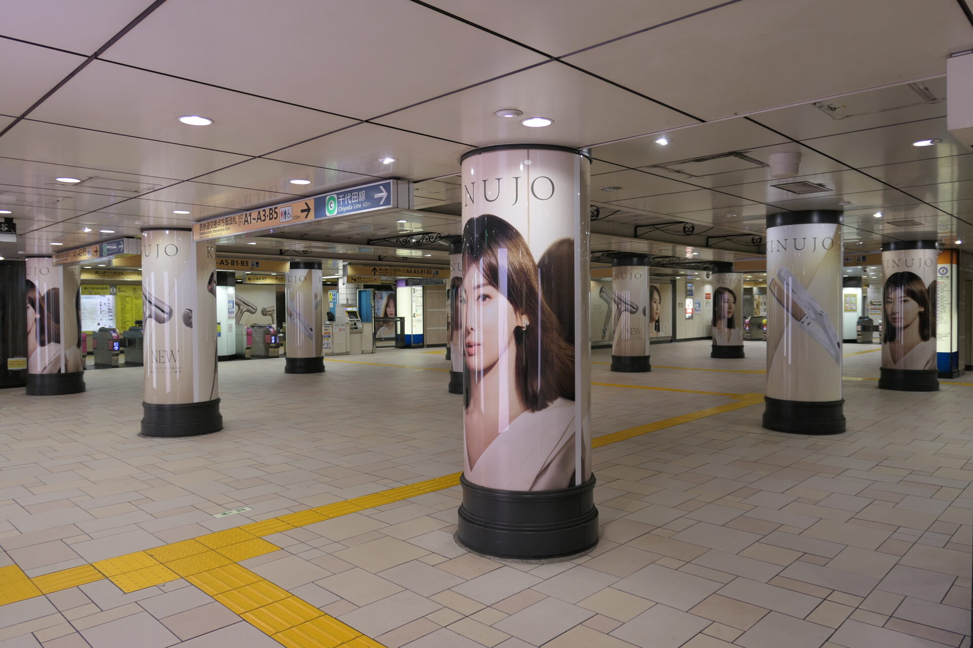 東京メトロ表参道臨時集中貼り