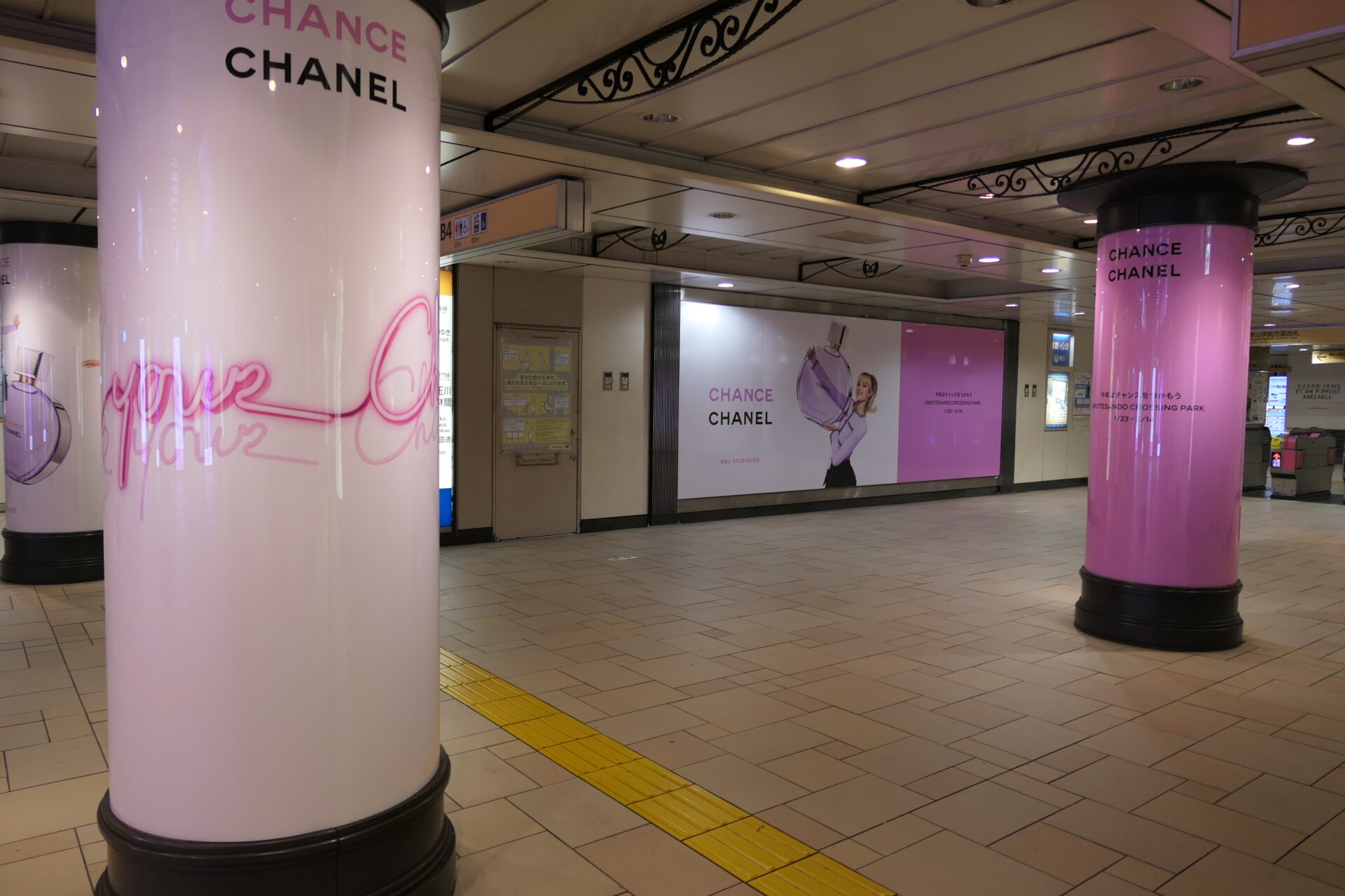 東京メトロ表参道柱巻