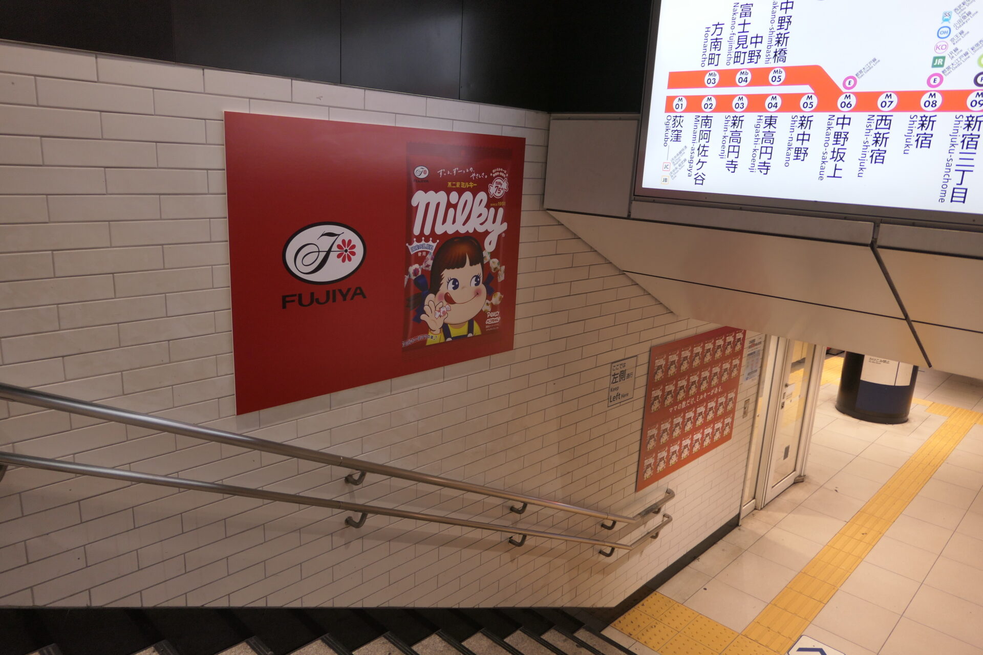 銀座臨時広告パネル銀座丸ノ内線エリア