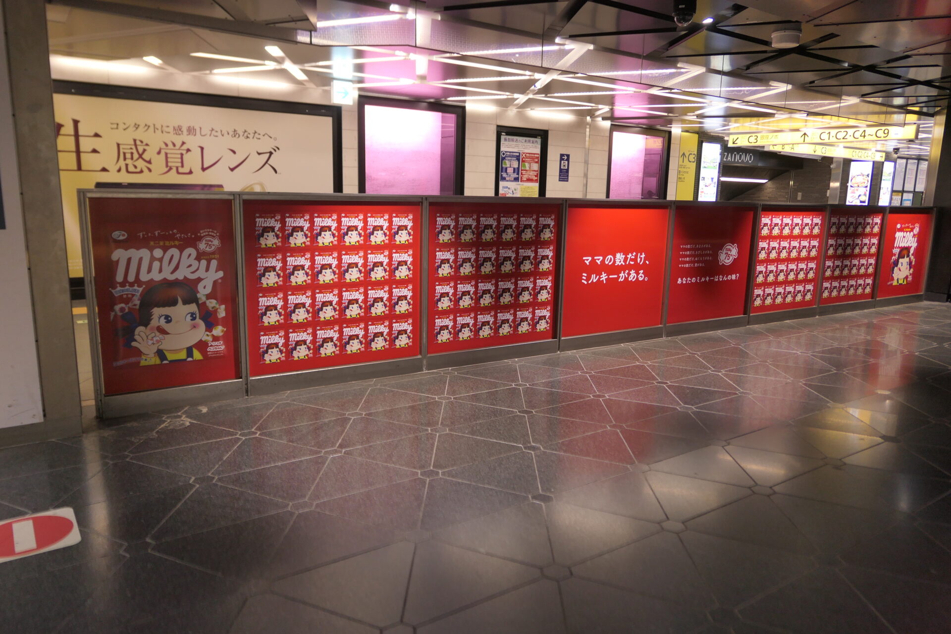 銀座臨時広告ガラス臨時シート①銀座丸ノ内線エリア