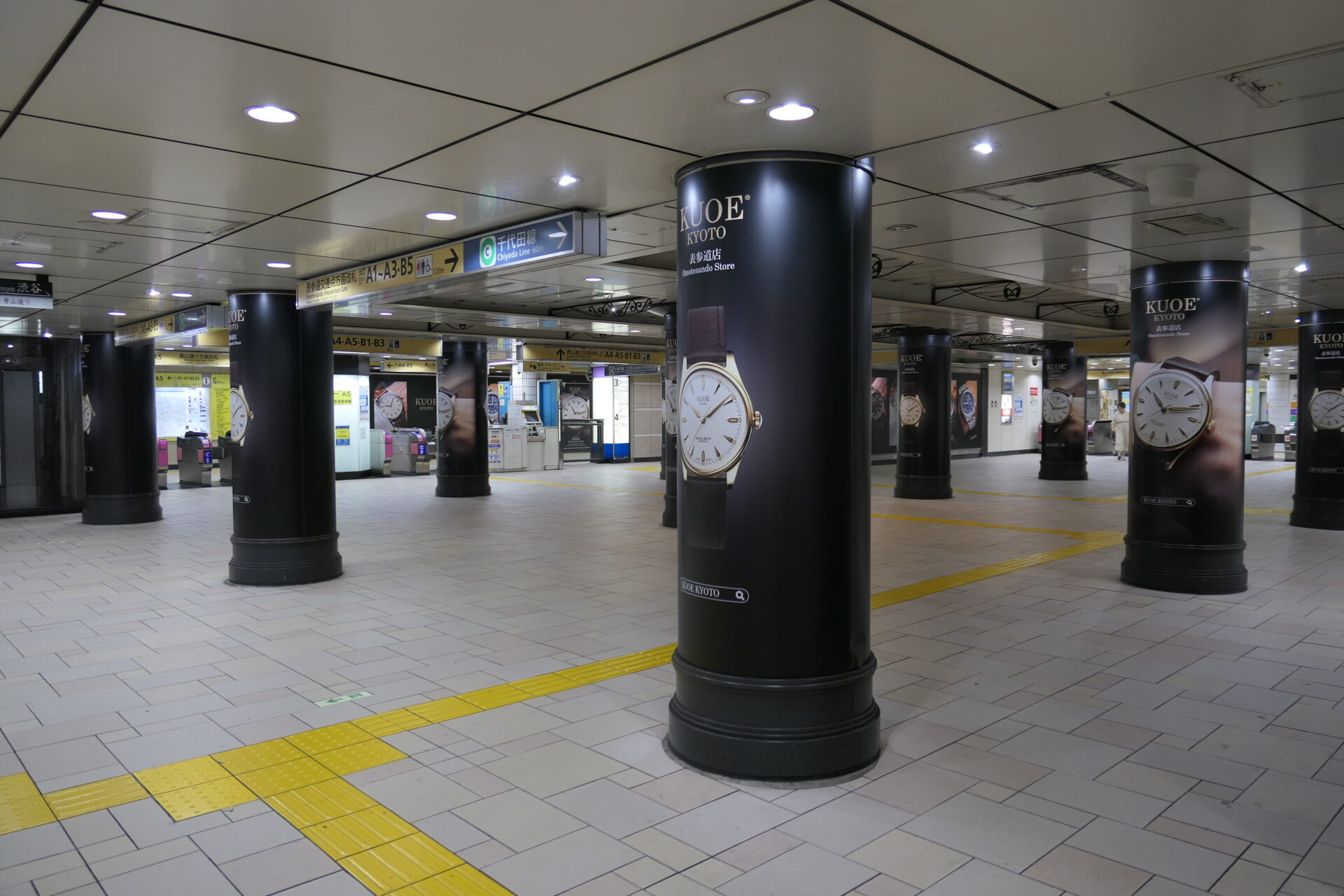 東京メトロ表参道柱巻