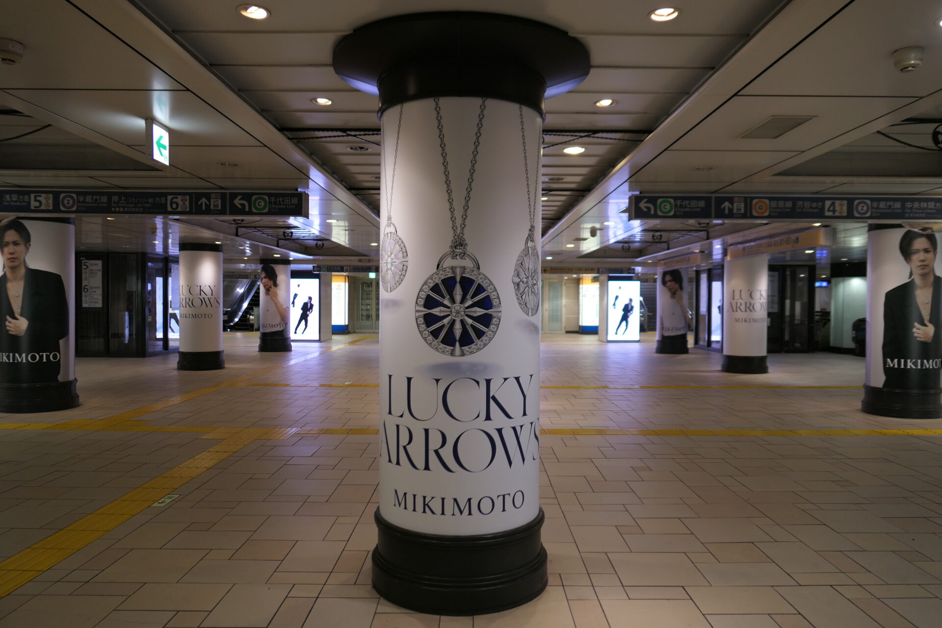 東京メトロ表参道柱巻