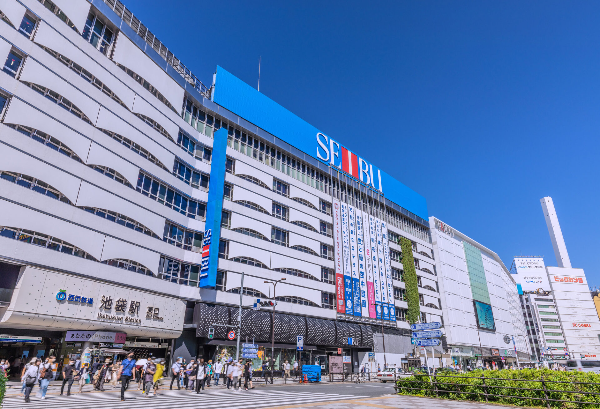 池袋駅前街並み