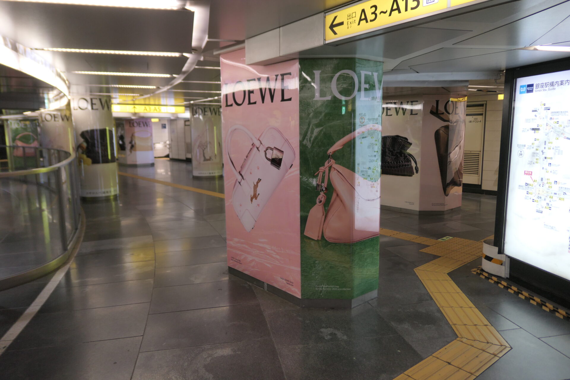 東京メトロ銀座臨時柱巻広告銀座四丁目エリア